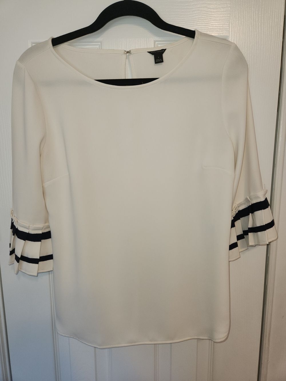 Ann Taylor Cream Blouse with Navy Trimmed Pleated Sleeves